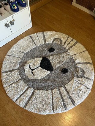 Alfombra infantil león beige y gris