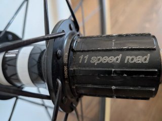 Rueda trasera carbono zapata