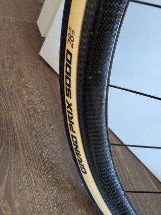 Rueda trasera carbono zapata