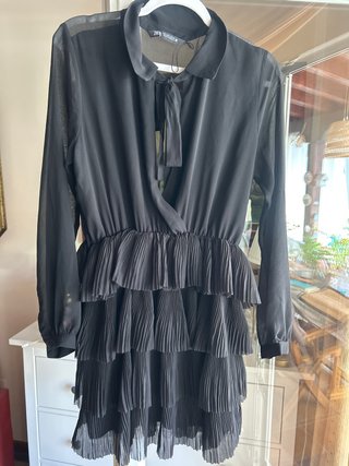 Vestido Zara volantes negro Talla L .