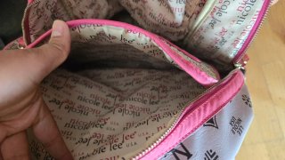 Mochila Nicole Lee Flores y Jeans