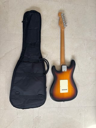Guitarra Eléctrica Fender Squier Sunburst