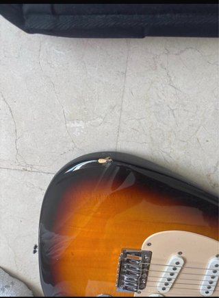 Guitarra Eléctrica Fender Squier Sunburst