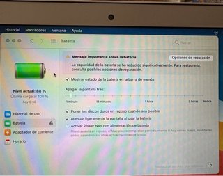 MacBook Air Plata, con ratón inalámbrico de rega