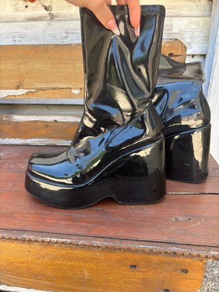 Stivaletti Bershka in Vernice Nera con Zeppa Platf