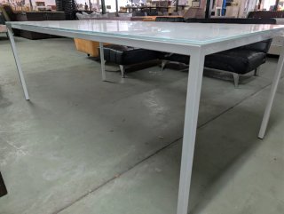 Mesa de comedor moderna blanca