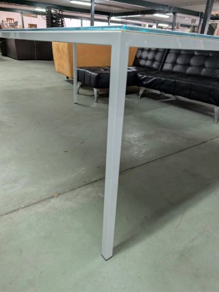Mesa de comedor moderna blanca