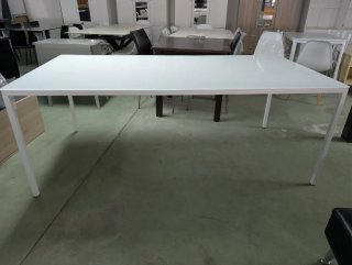 Mesa de comedor moderna blanca