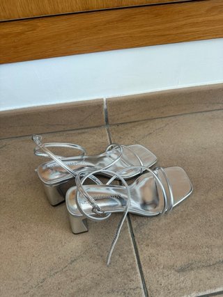 Tacones plateados