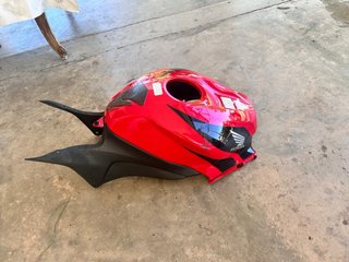 Cubre depósito Honda CBR600RR es el de origen