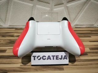 Consola Xbox Series X + Mando Rojo