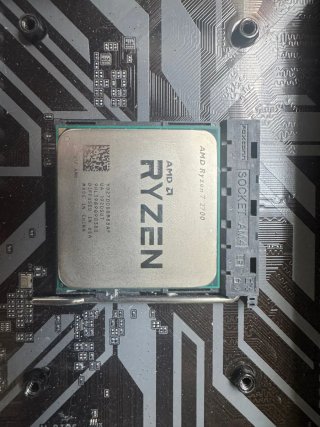 Pack AMD Ryzen 7 2700 / 16GB DDR4 / 240GB SSD M.2