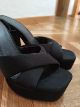 Tacones Stradivarius negros talla 39