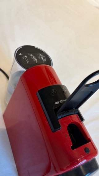 Macchina Caffè Nespresso Essenza Mini Rossa