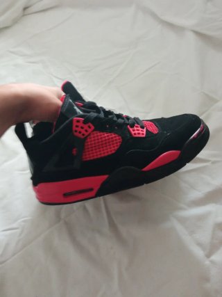 Zapatillas Jordan Negras y Rojas