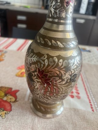 Vaso decorativo in metallo