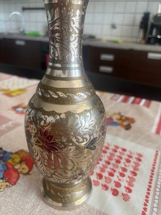 Vaso decorativo in metallo