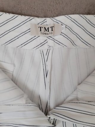 Bermudas blancas con rayas azules