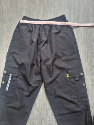 Pantalón cargo negro