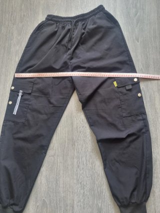 Pantalón cargo negro