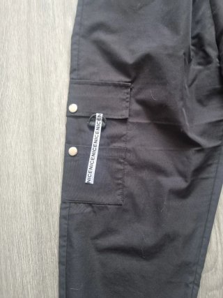 Pantalón cargo negro