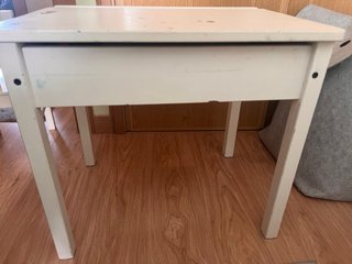 Pupitre infantil blanco con almacenaje