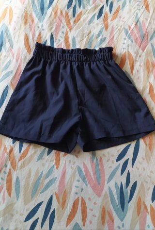 Lote 3 prendas niña: falda y 2 shorts