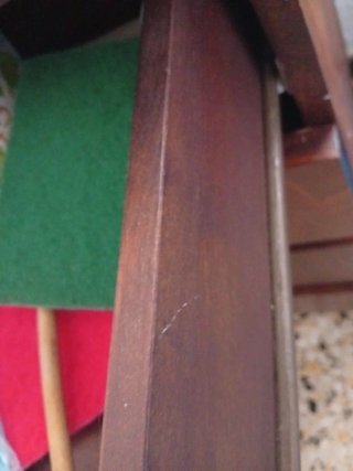 Mueble de madera marrón