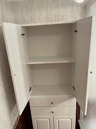 Mueble de baño blanco de madera