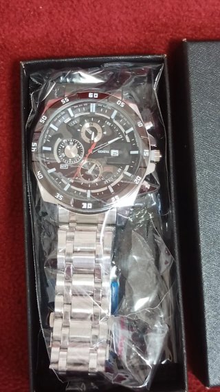 Reloj de pulsera plateado y negro para hombre