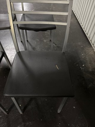Juego de 4 sillas metálicas
