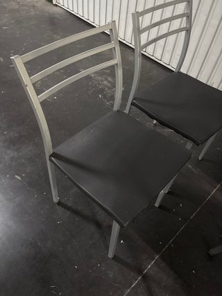 Juego de 4 sillas metálicas