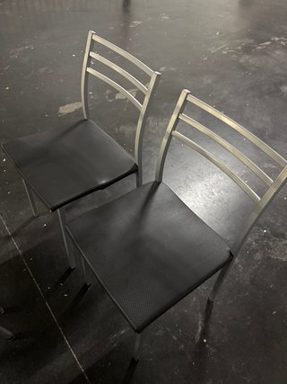 Juego de 4 sillas metálicas