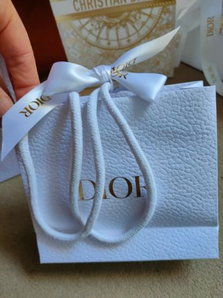 Bolsas de regalo Dior blancas y doradas