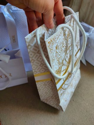 Bolsas de regalo Dior blancas y doradas