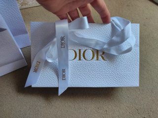 Bolsas de regalo Dior blancas y doradas