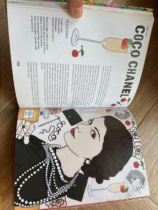 Libro de cocteleria inspirado en mujeres iconicas