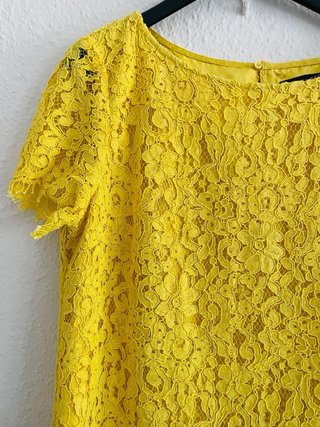 Vestido amarillo de encaje