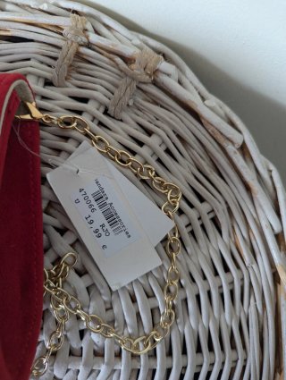 Bolso fiesta rojo con detalles dorados