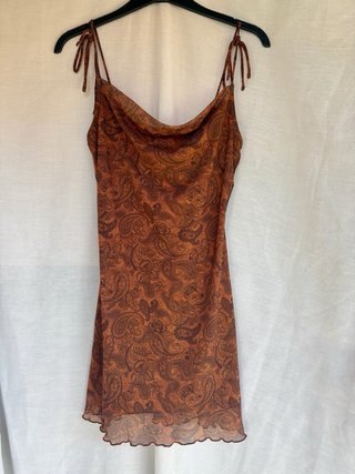 Mini vestido de gasa estampado marrón