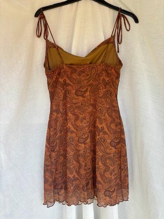 Mini vestido de gasa estampado marrón