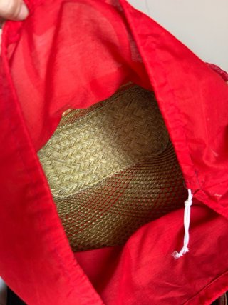Capazo grande de mimbre con asas de cuero