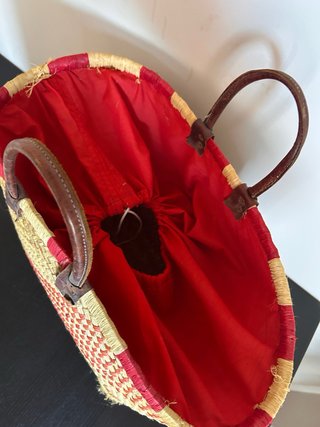 Capazo grande de mimbre con asas de cuero