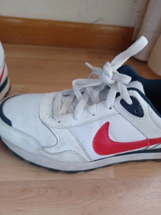 Zapatillas Nike Blancas y Rojas