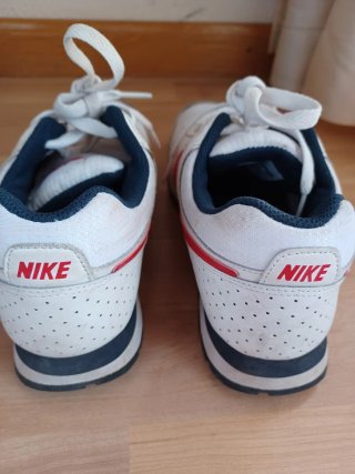 Zapatillas Nike Blancas y Rojas