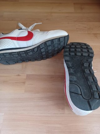 Zapatillas Nike Blancas y Rojas