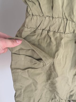 Mono corto Bershka verde talla M