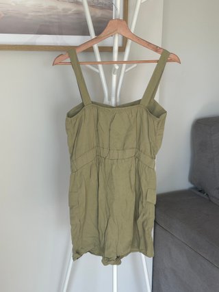 Mono corto Bershka verde talla M