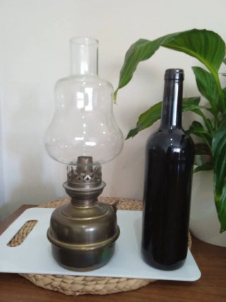Antiguo quinqué o lampara de aceite con tulipa