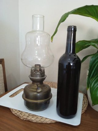 Antiguo quinqué o lampara de aceite con tulipa